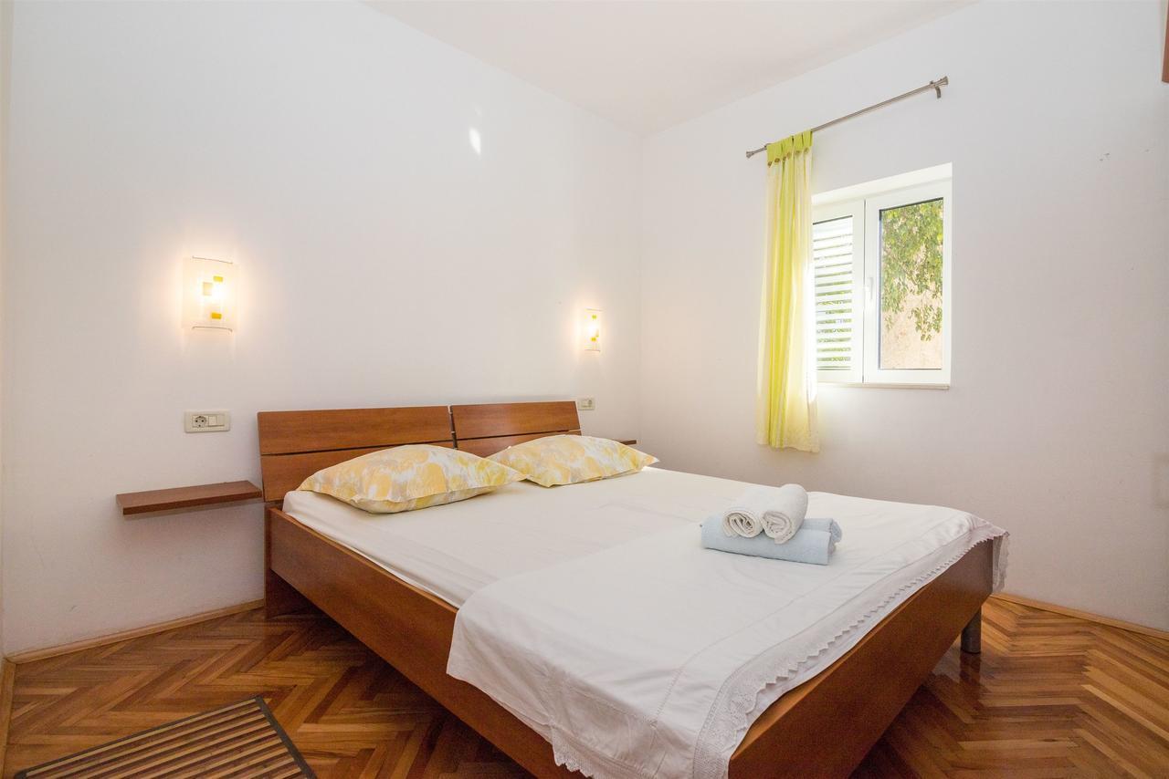 Apartments Antonija Drvenik  Eksteriør billede